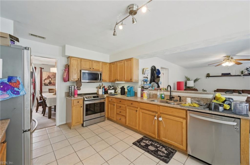 Photo 13 of 49 residential for sale in Hampton virginia