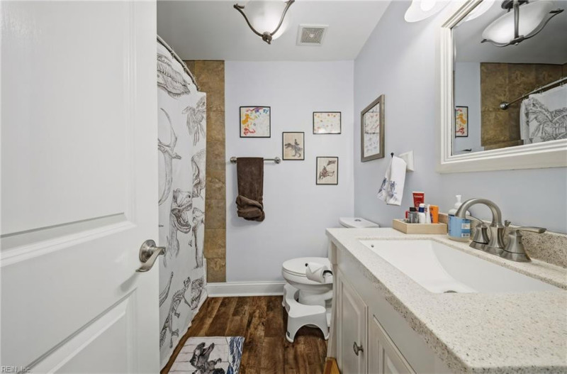 Photo 14 of 28 residential for sale in Chesapeake virginia