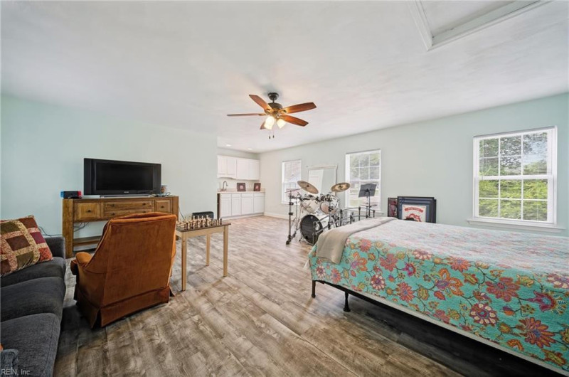 Photo 18 of 28 residential for sale in Chesapeake virginia