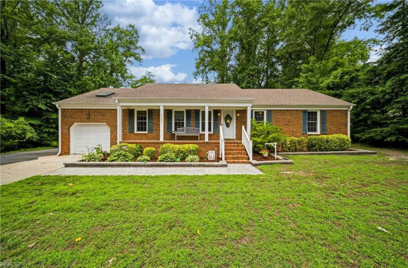 Photo 3 of 28 residential for sale in Chesapeake virginia
