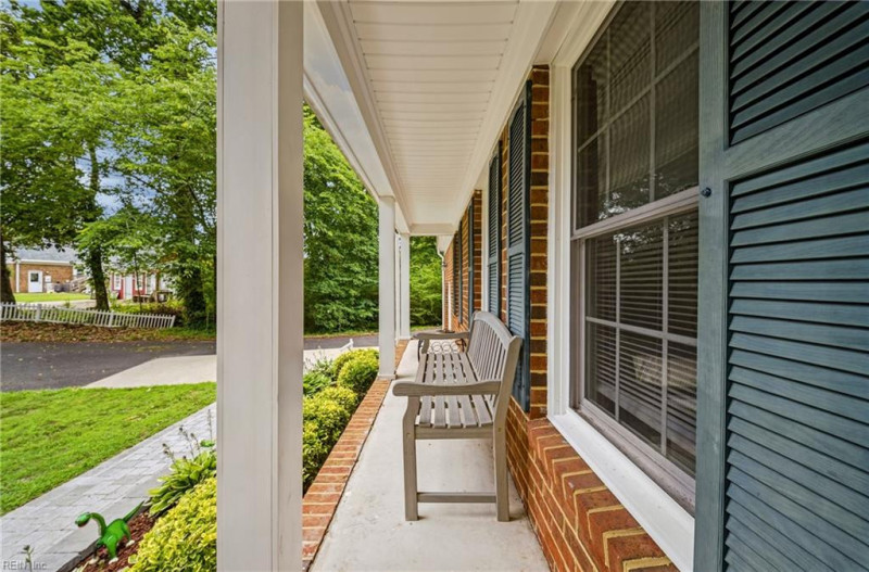 Photo 4 of 28 residential for sale in Chesapeake virginia