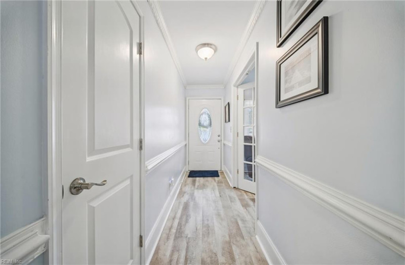 Photo 5 of 28 residential for sale in Chesapeake virginia