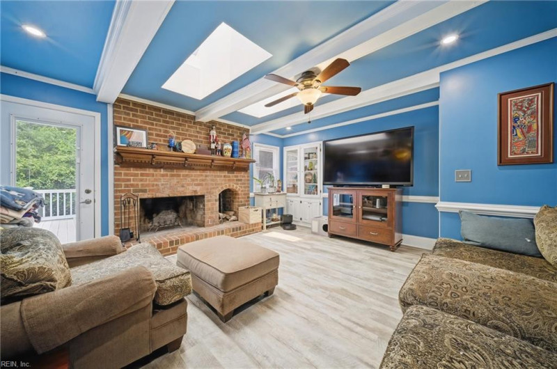 Photo 8 of 28 residential for sale in Chesapeake virginia
