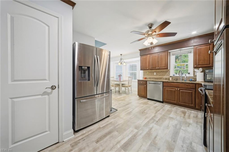 Photo 9 of 28 residential for sale in Chesapeake virginia