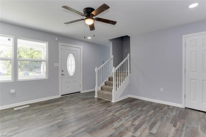Photo 4 of 6 residential for sale in Portsmouth virginia