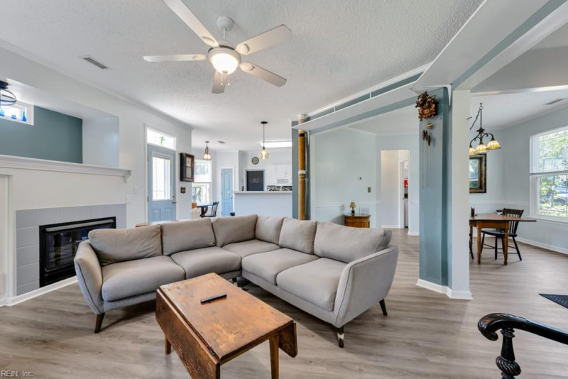 Photo 10 of 49 residential for sale in Chesapeake virginia