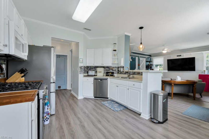Photo 12 of 49 residential for sale in Chesapeake virginia