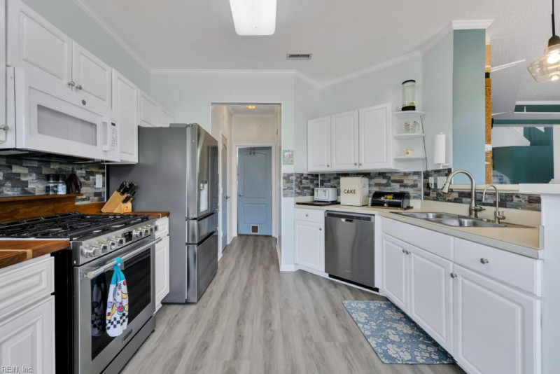 Photo 13 of 49 residential for sale in Chesapeake virginia