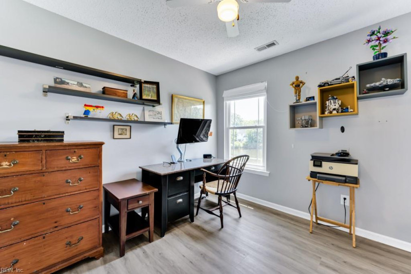 Photo 25 of 49 residential for sale in Chesapeake virginia