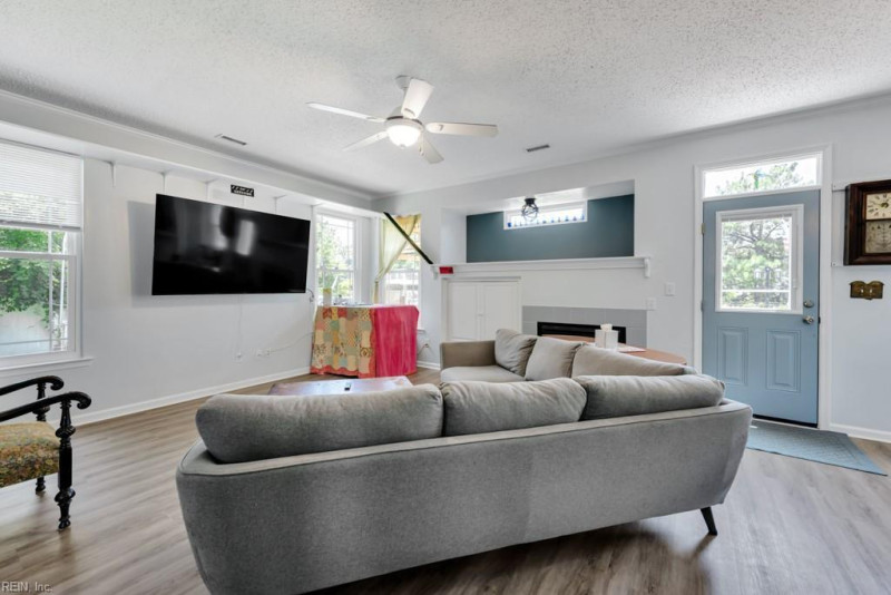 Photo 8 of 49 residential for sale in Chesapeake virginia