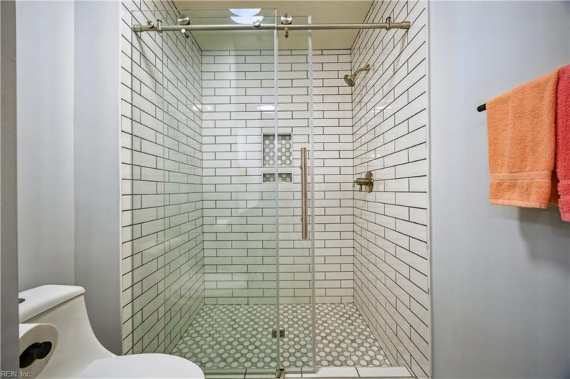 Photo 15 of 18 residential for sale in Chesapeake virginia