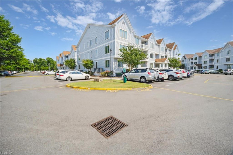 Photo 2 of 18 residential for sale in Chesapeake virginia