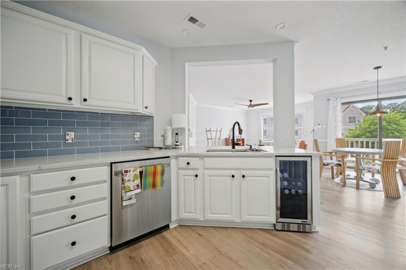 Photo 4 of 18 residential for sale in Chesapeake virginia