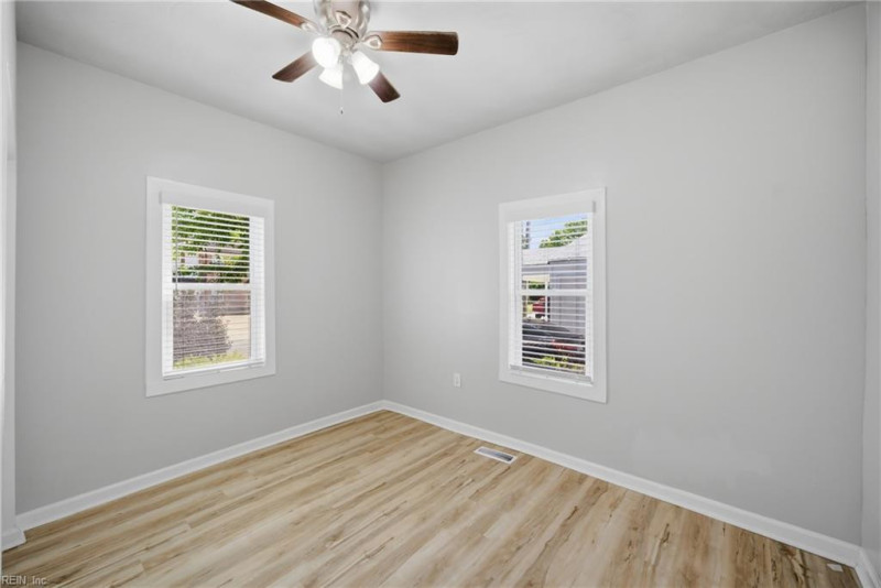 Photo 13 of 25 residential for sale in Norfolk virginia