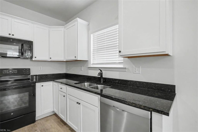 Photo 18 of 37 residential for sale in Suffolk virginia