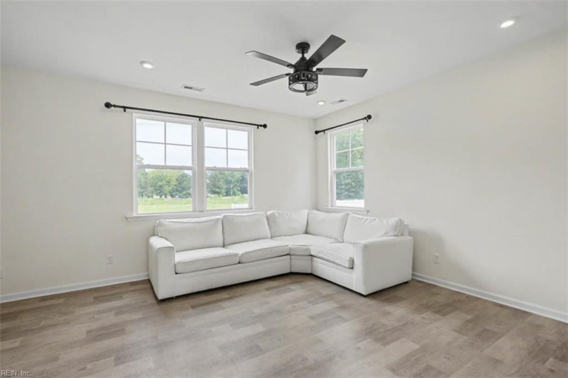Photo 6 of 37 residential for sale in Suffolk virginia