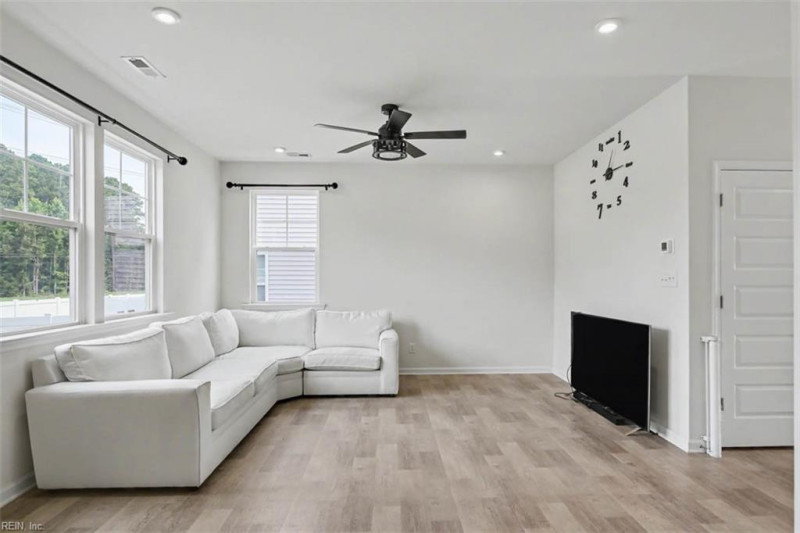 Photo 8 of 37 residential for sale in Suffolk virginia