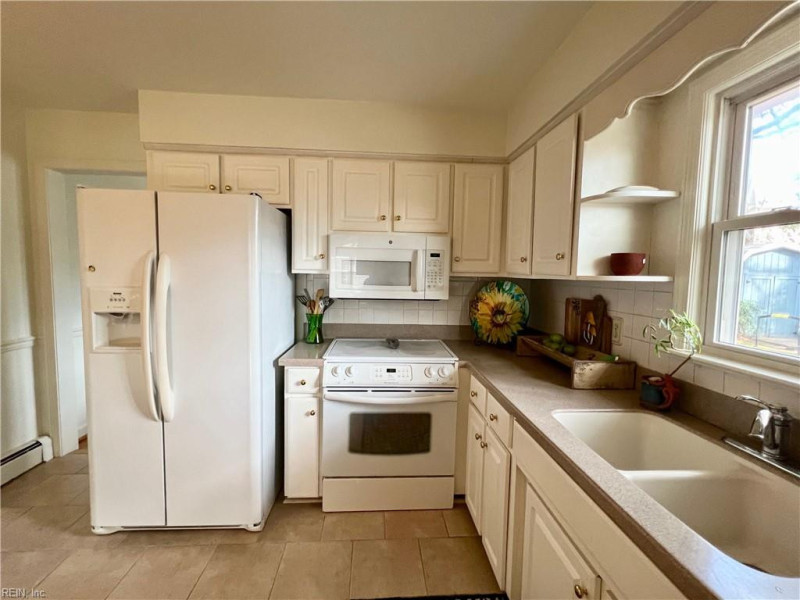 Photo 11 of 44 residential for sale in Virginia Beach virginia