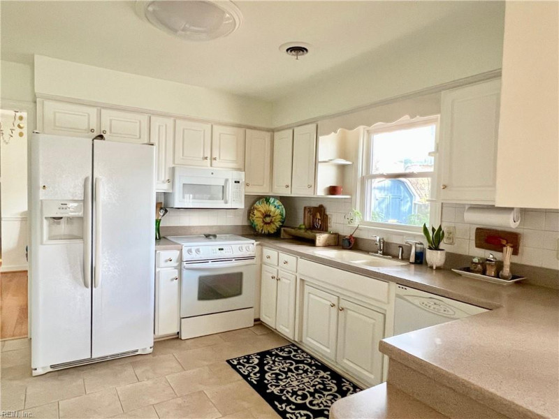 Photo 12 of 44 residential for sale in Virginia Beach virginia