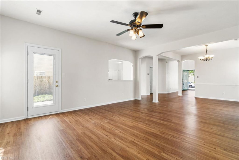 Photo 10 of 32 residential for sale in Virginia Beach virginia