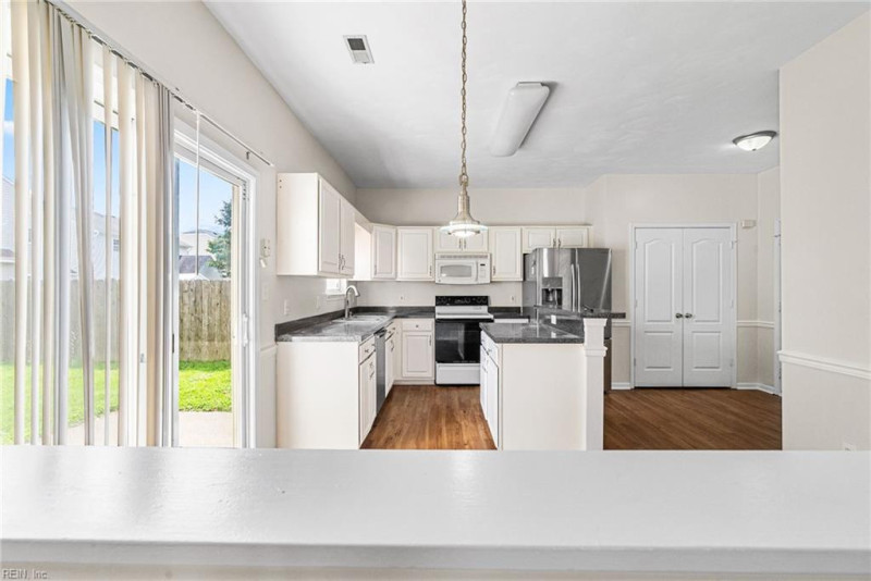 Photo 11 of 32 residential for sale in Virginia Beach virginia