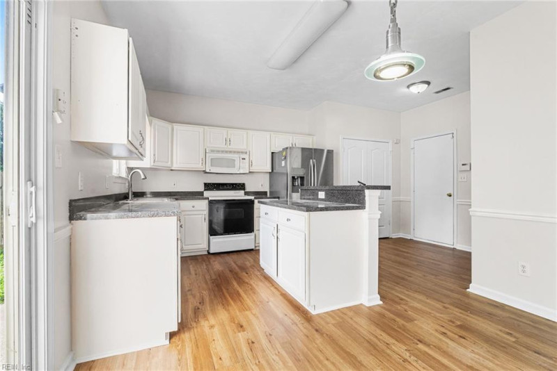 Photo 13 of 32 residential for sale in Virginia Beach virginia