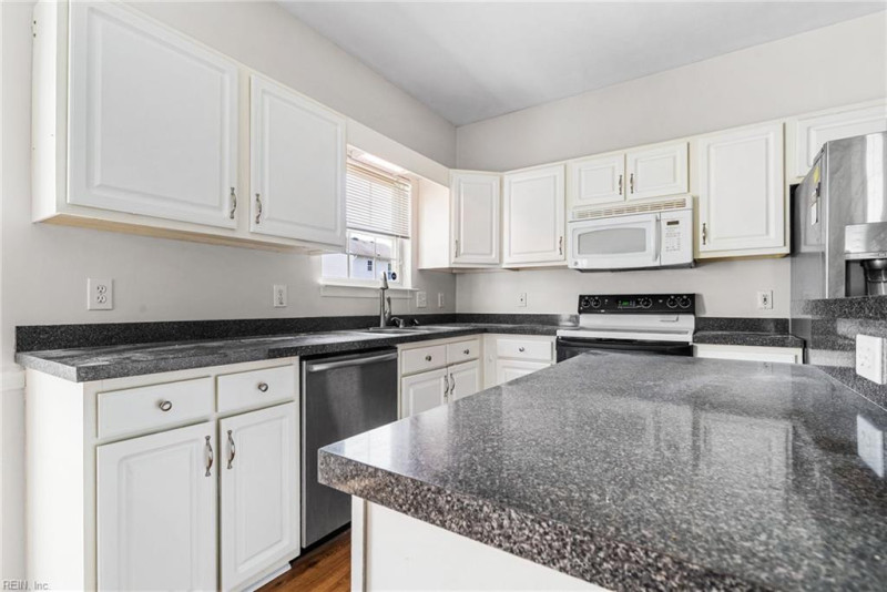 Photo 14 of 32 residential for sale in Virginia Beach virginia