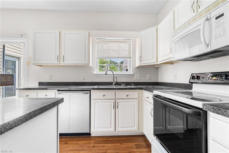 Photo 15 of 32 residential for sale in Virginia Beach virginia