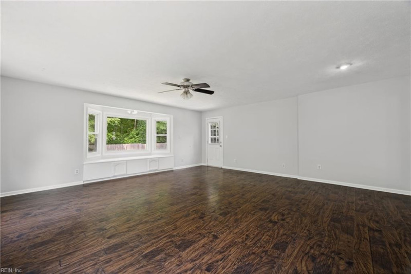 Photo 12 of 36 residential for sale in Hampton virginia