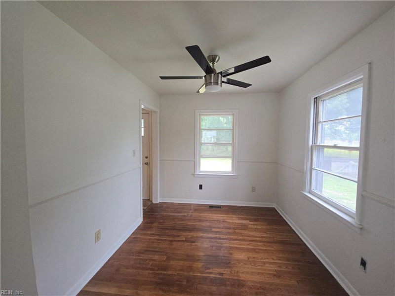Photo 14 of 45 residential for sale in Hampton virginia