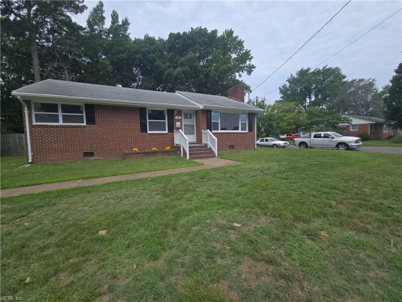 Photo 4 of 45 residential for sale in Hampton virginia