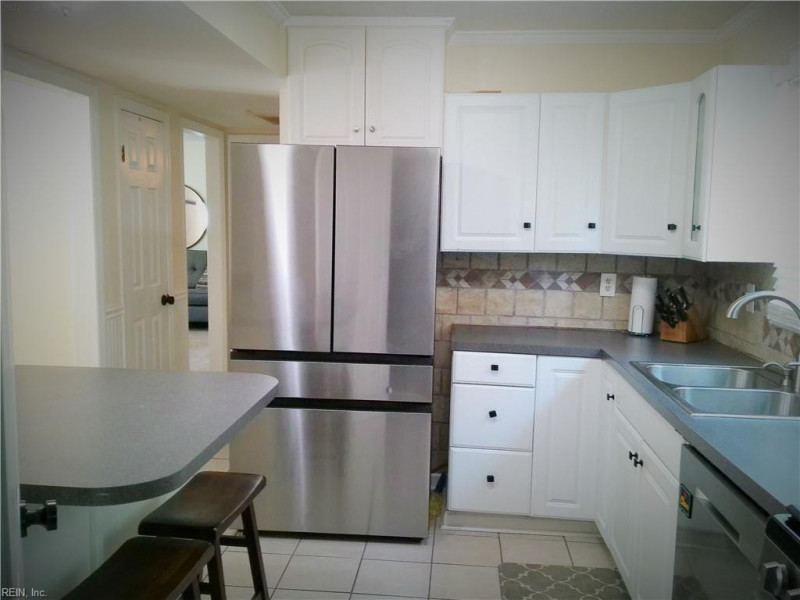 Photo 7 of 26 residential for sale in Newport News virginia