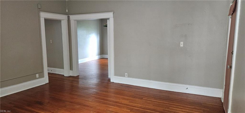 Photo 11 of 44 residential for sale in Norfolk virginia