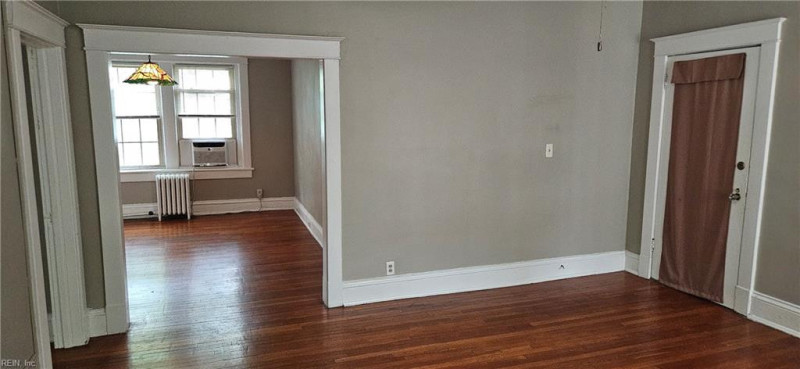 Photo 4 of 44 residential for sale in Norfolk virginia