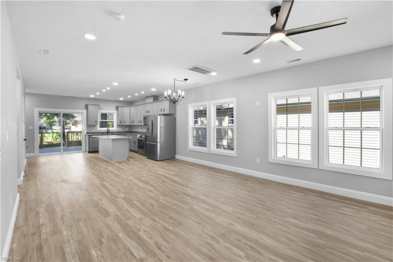 Photo 14 of 35 residential for sale in Chesapeake virginia