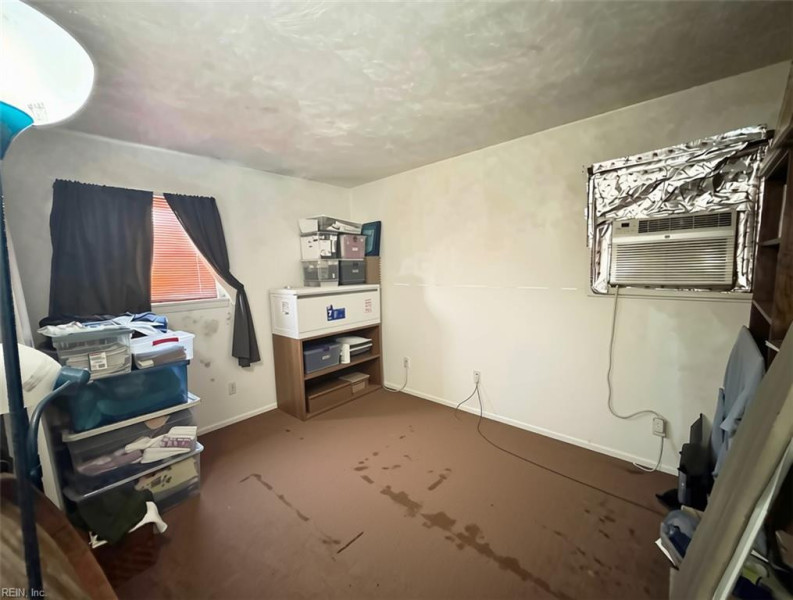 Photo 14 of 16 residential for sale in Chesapeake virginia