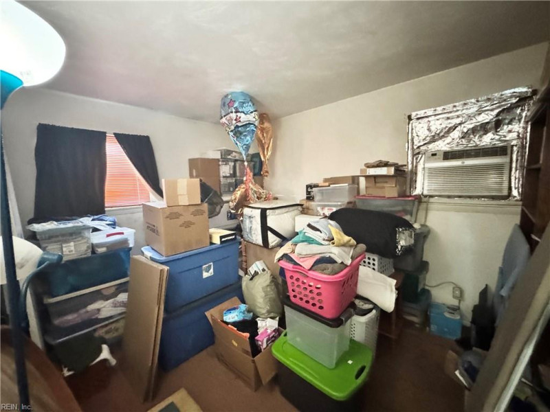 Photo 15 of 16 residential for sale in Chesapeake virginia