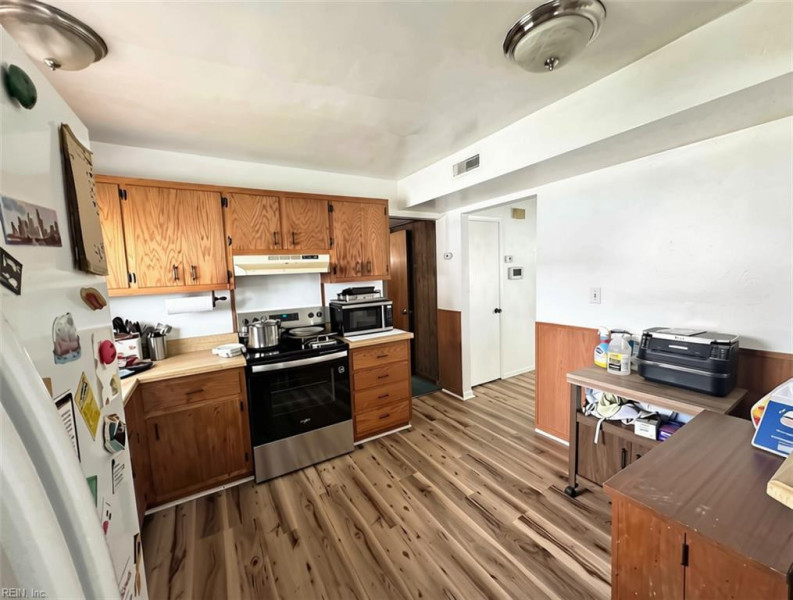 Photo 4 of 16 residential for sale in Chesapeake virginia