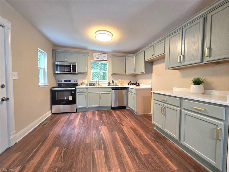 Photo 10 of 22 residential for sale in Portsmouth virginia