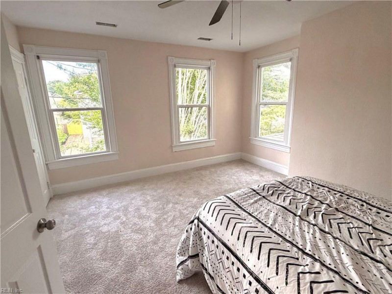 Photo 21 of 22 residential for sale in Portsmouth virginia