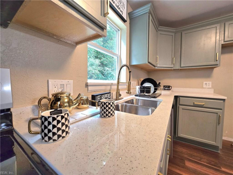 Photo 9 of 22 residential for sale in Portsmouth virginia