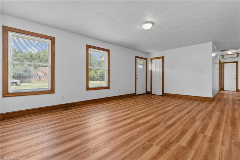 Photo 4 of 43 residential for sale in Suffolk virginia
