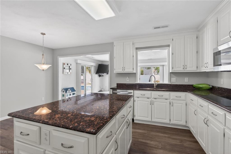 Photo 13 of 32 residential for sale in Virginia Beach virginia