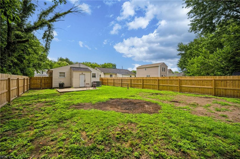 Photo 19 of 38 residential for sale in Hampton virginia