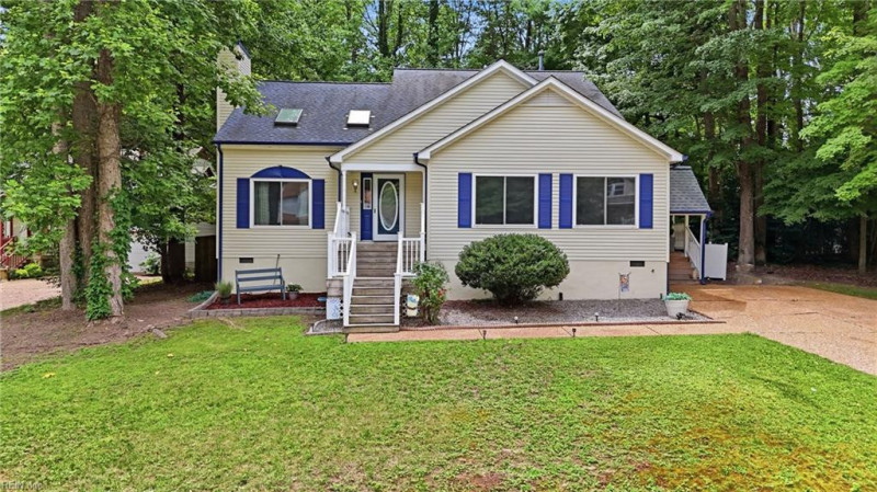 Photo 2 of 43 residential for sale in York County virginia
