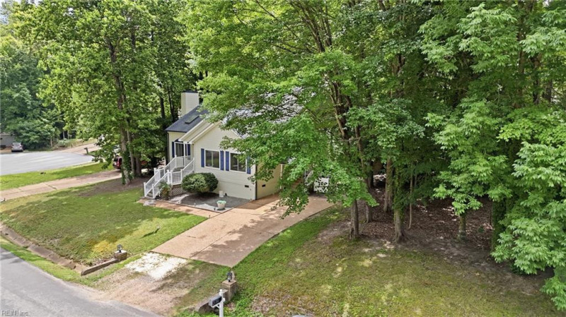 Photo 4 of 43 residential for sale in York County virginia