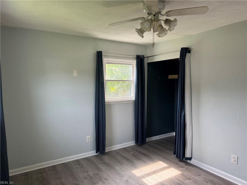 Photo 14 of 31 residential for sale in Hampton virginia