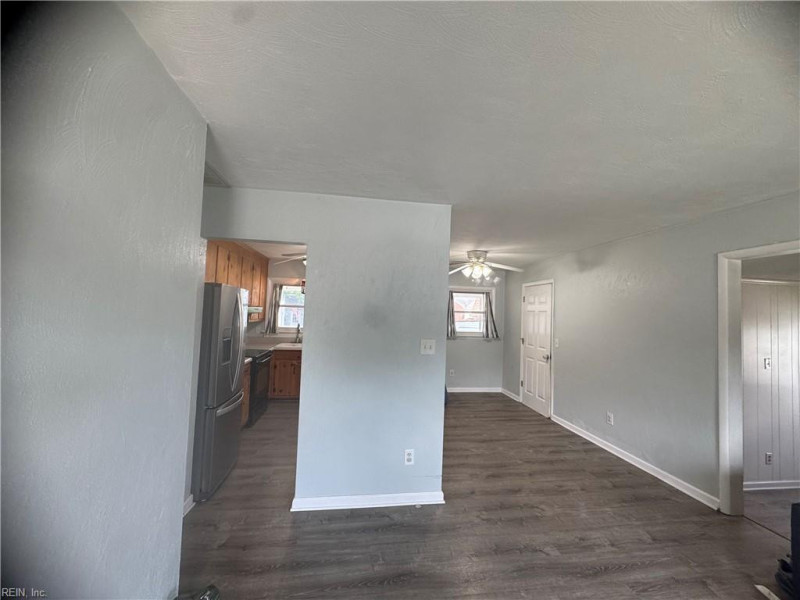 Photo 4 of 31 residential for sale in Hampton virginia