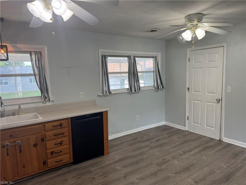 Photo 7 of 31 residential for sale in Hampton virginia