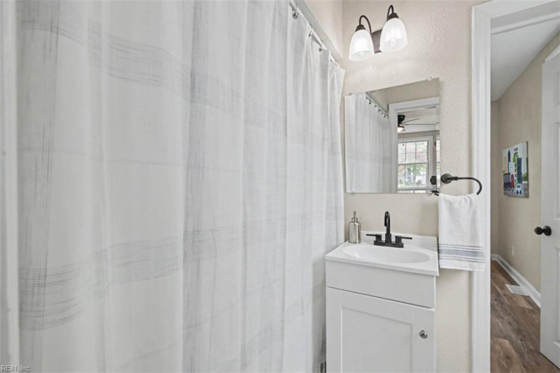Photo 25 of 39 residential for sale in Portsmouth virginia